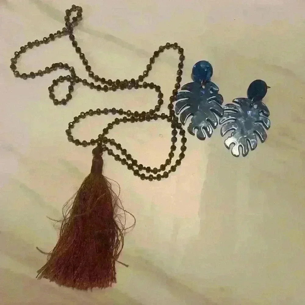 Necklace and earring set